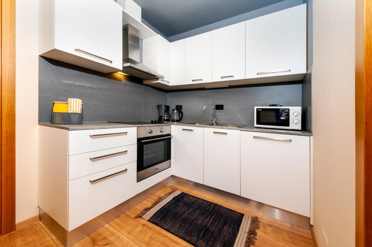 Room And Apartments Antea 로비니 외부 사진