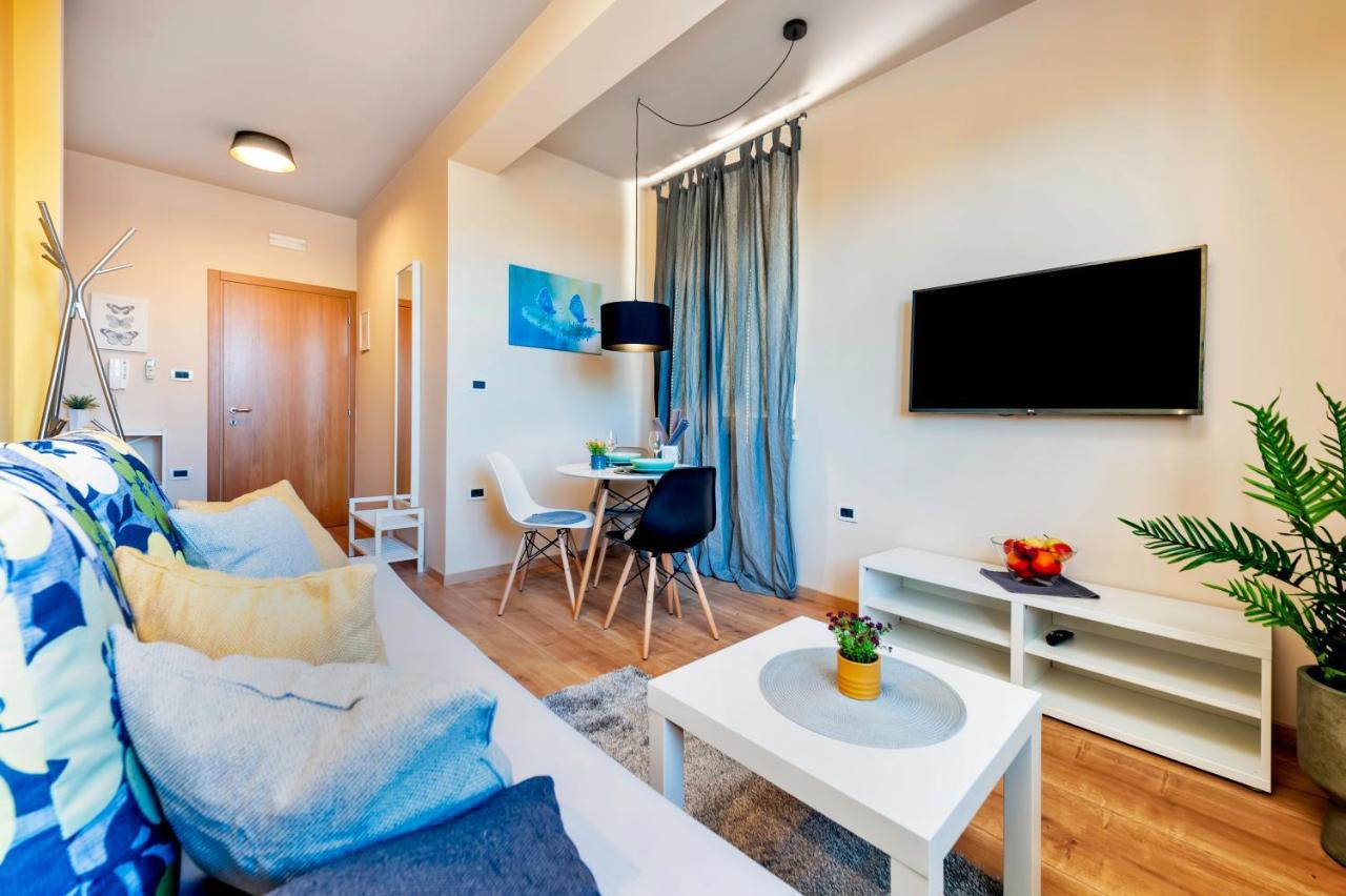 Room And Apartments Antea 로비니 외부 사진
