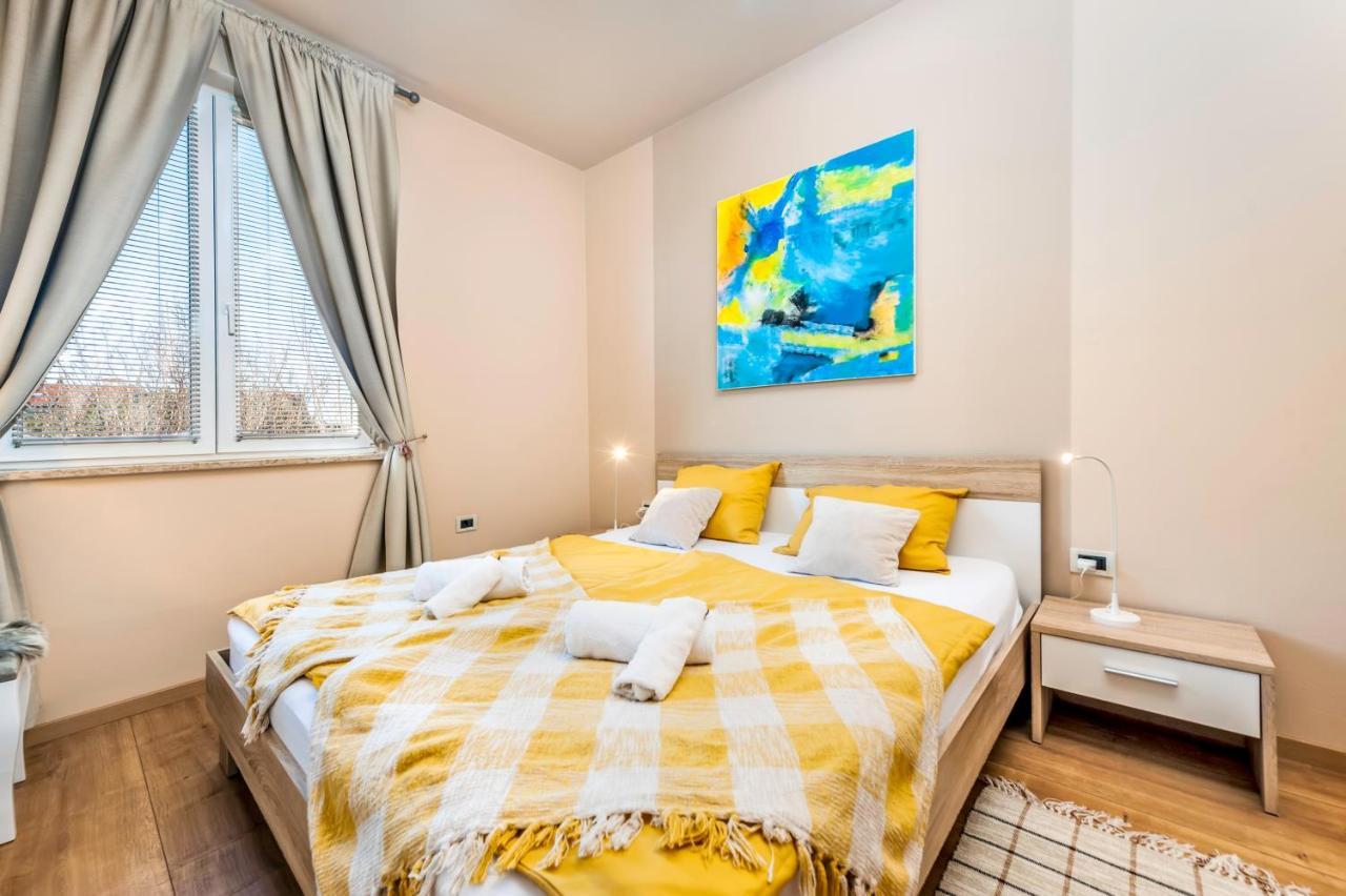 Room And Apartments Antea 로비니 외부 사진