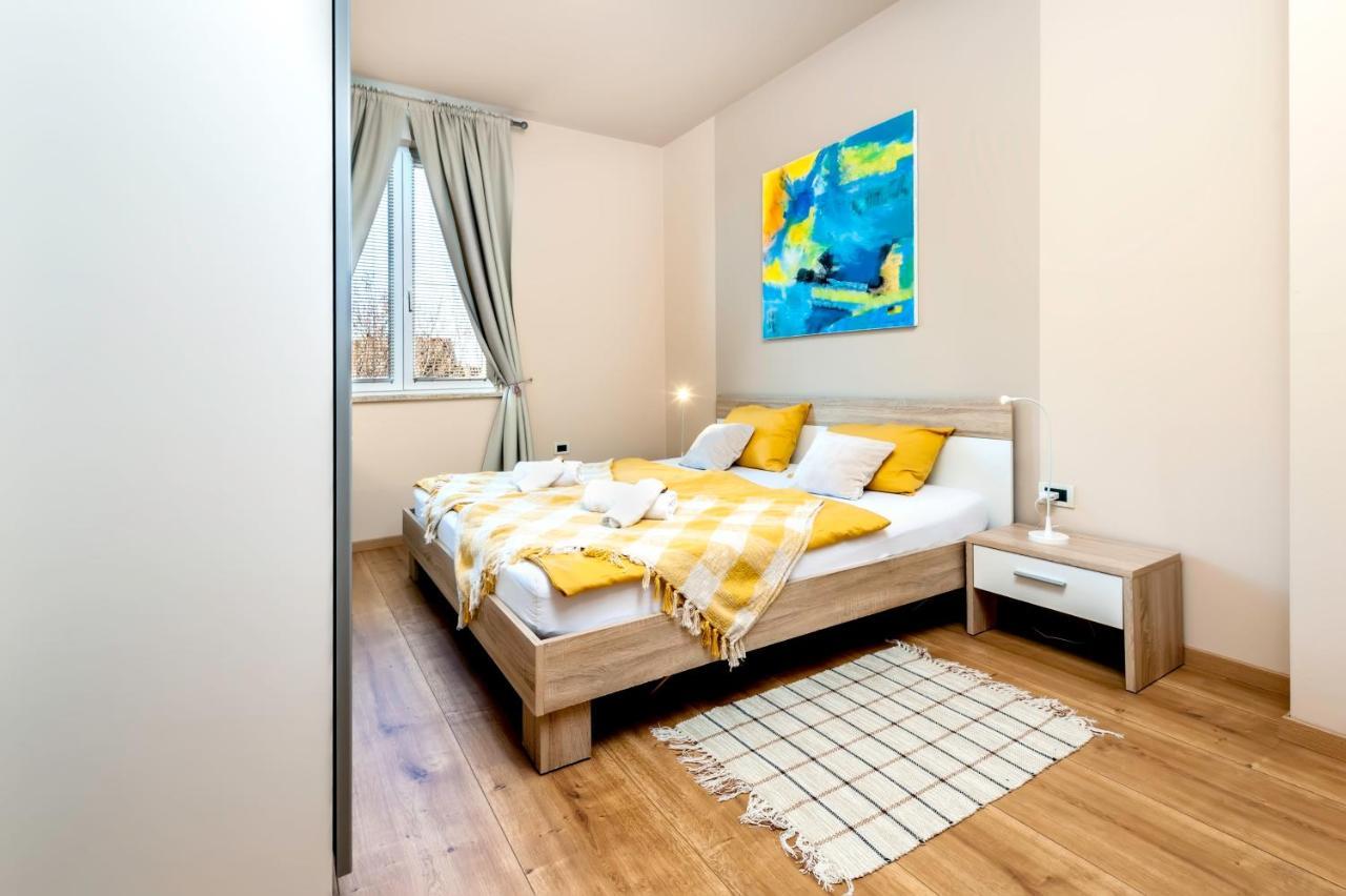 Room And Apartments Antea 로비니 외부 사진