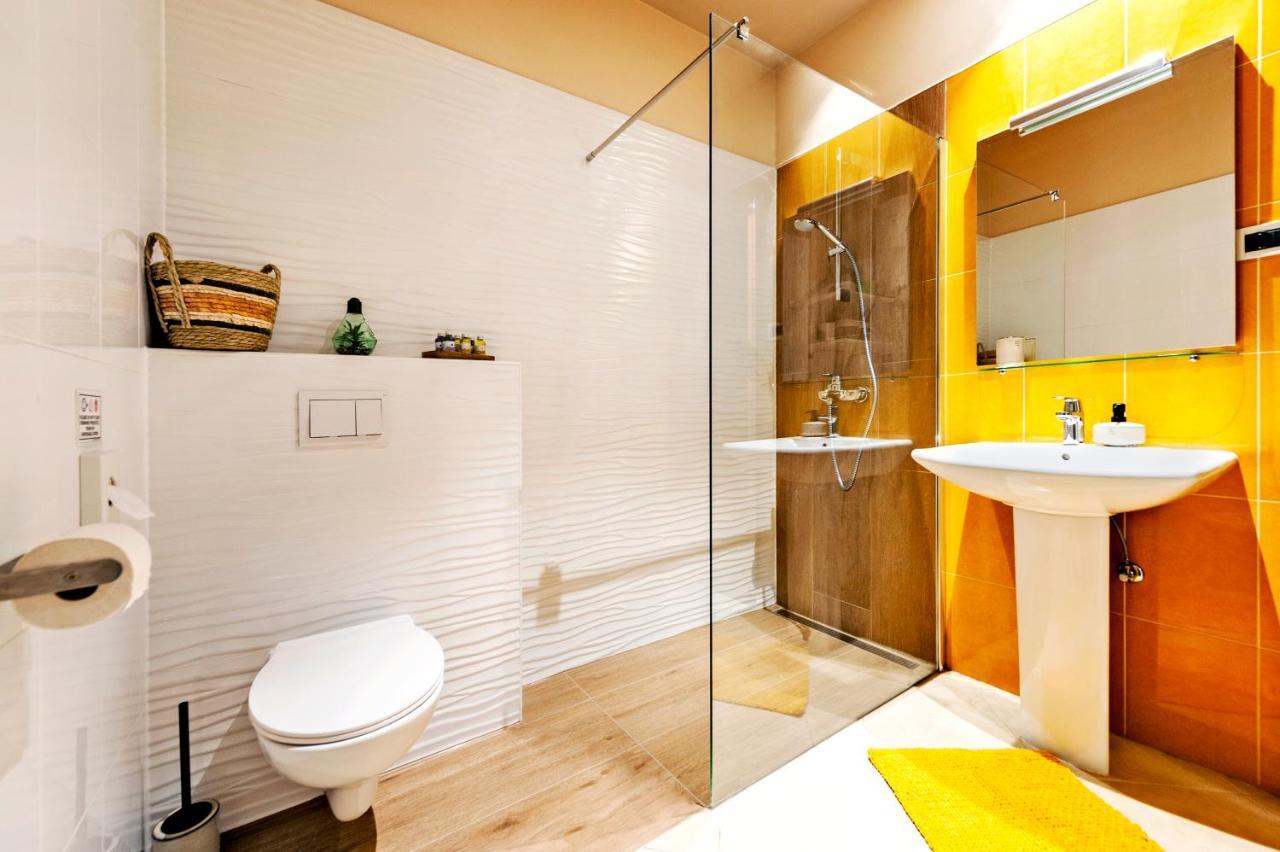 Room And Apartments Antea 로비니 외부 사진
