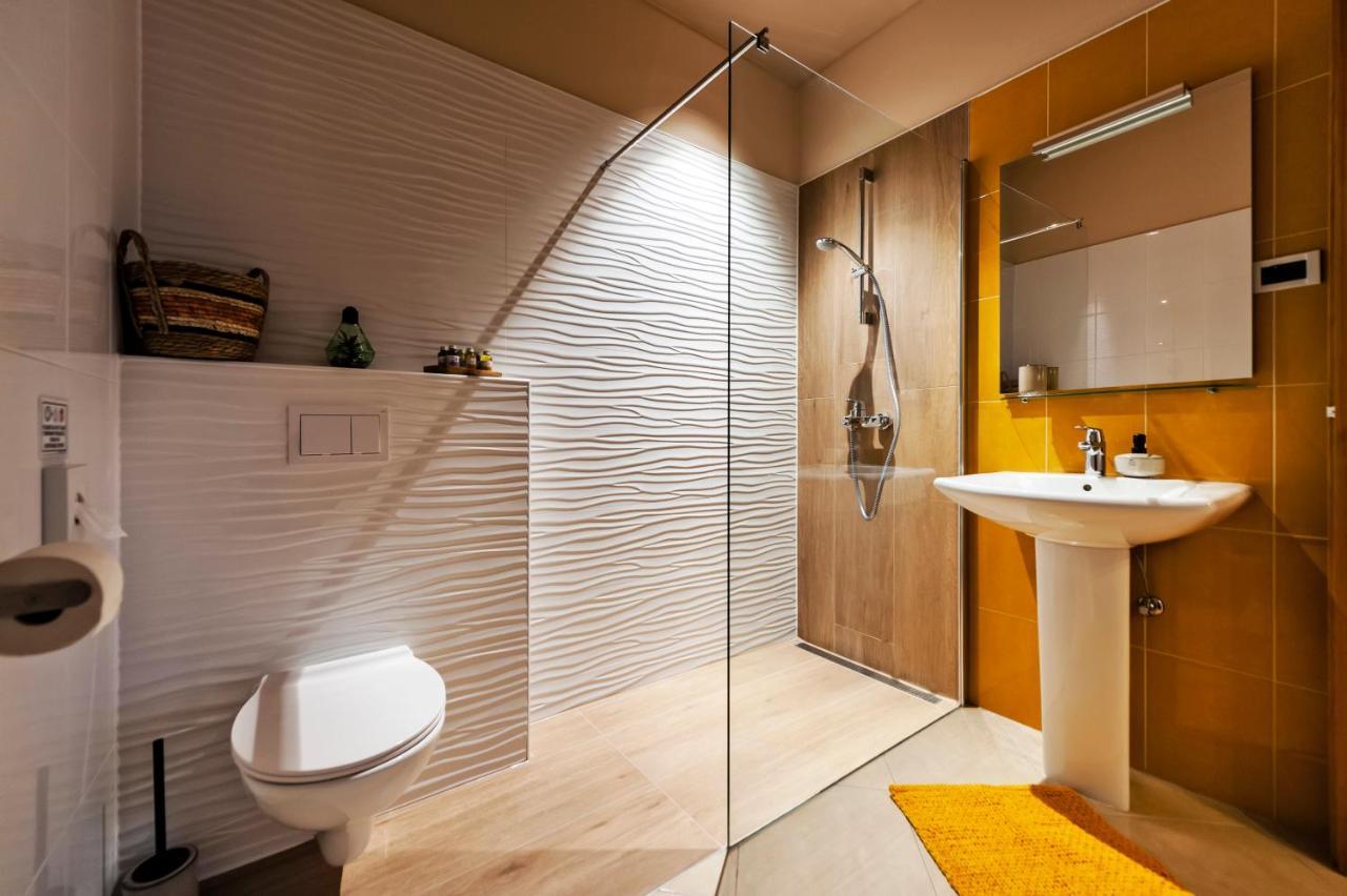 Room And Apartments Antea 로비니 외부 사진