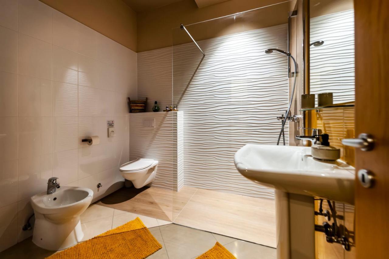 Room And Apartments Antea 로비니 외부 사진
