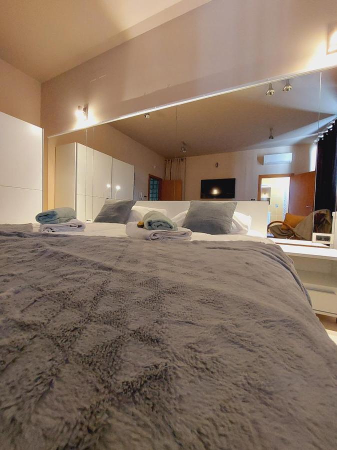 Room And Apartments Antea 로비니 외부 사진