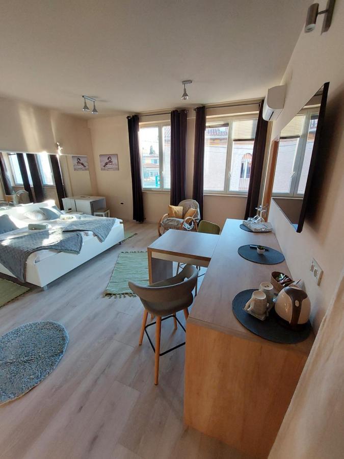 Room And Apartments Antea 로비니 외부 사진