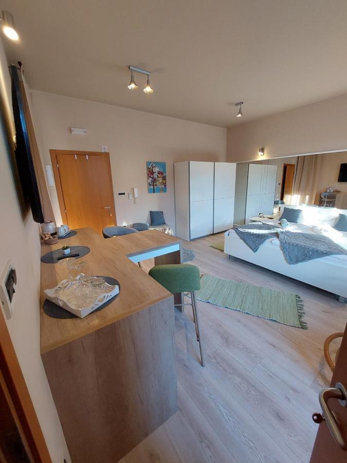 Room And Apartments Antea 로비니 외부 사진