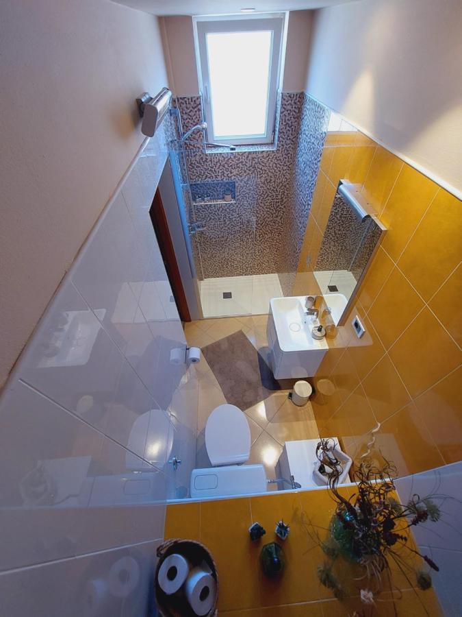 Room And Apartments Antea 로비니 외부 사진