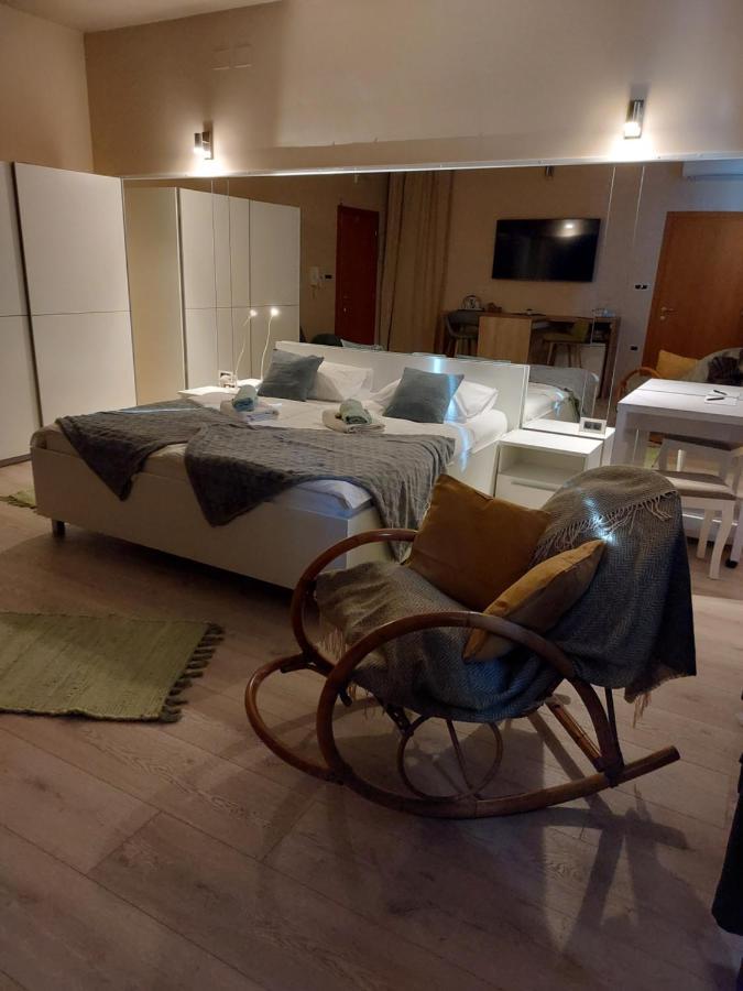 Room And Apartments Antea 로비니 외부 사진